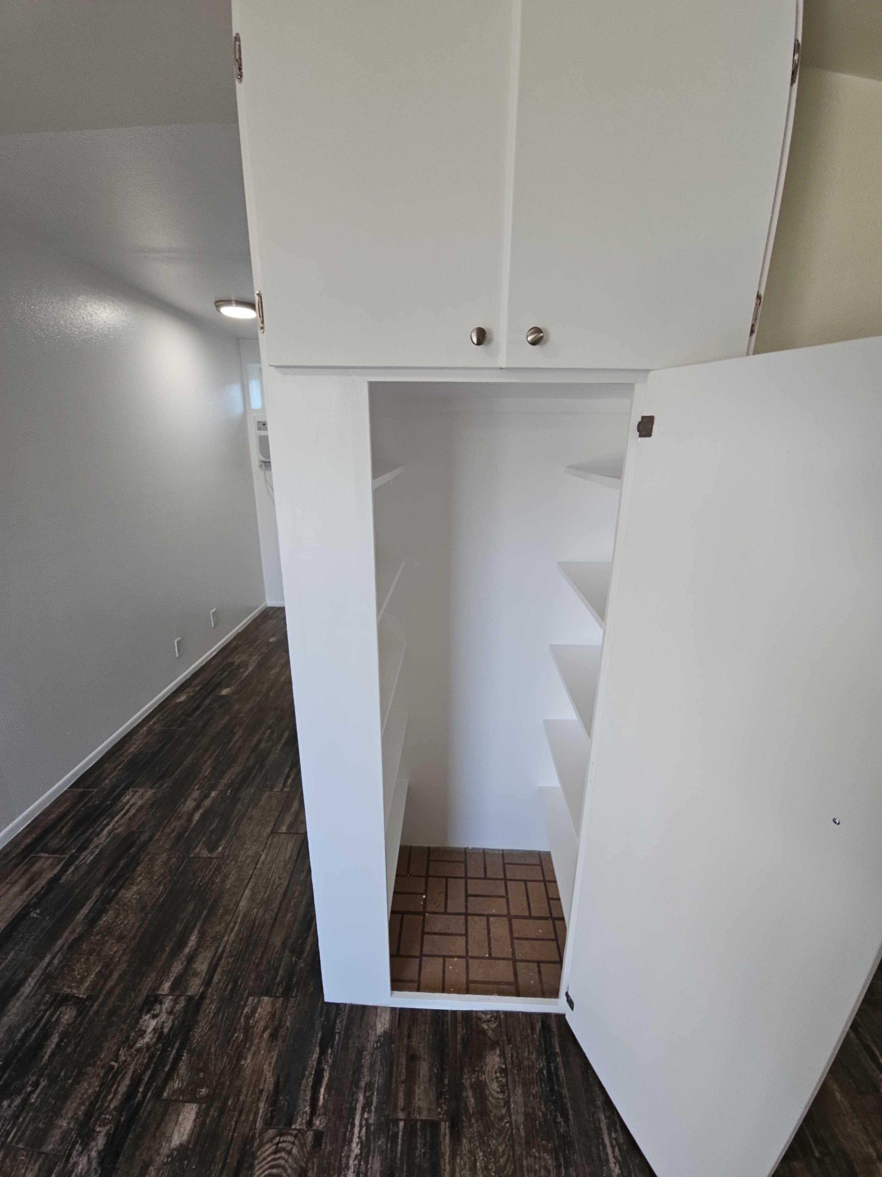 15644 Leadwell Street Unit 9