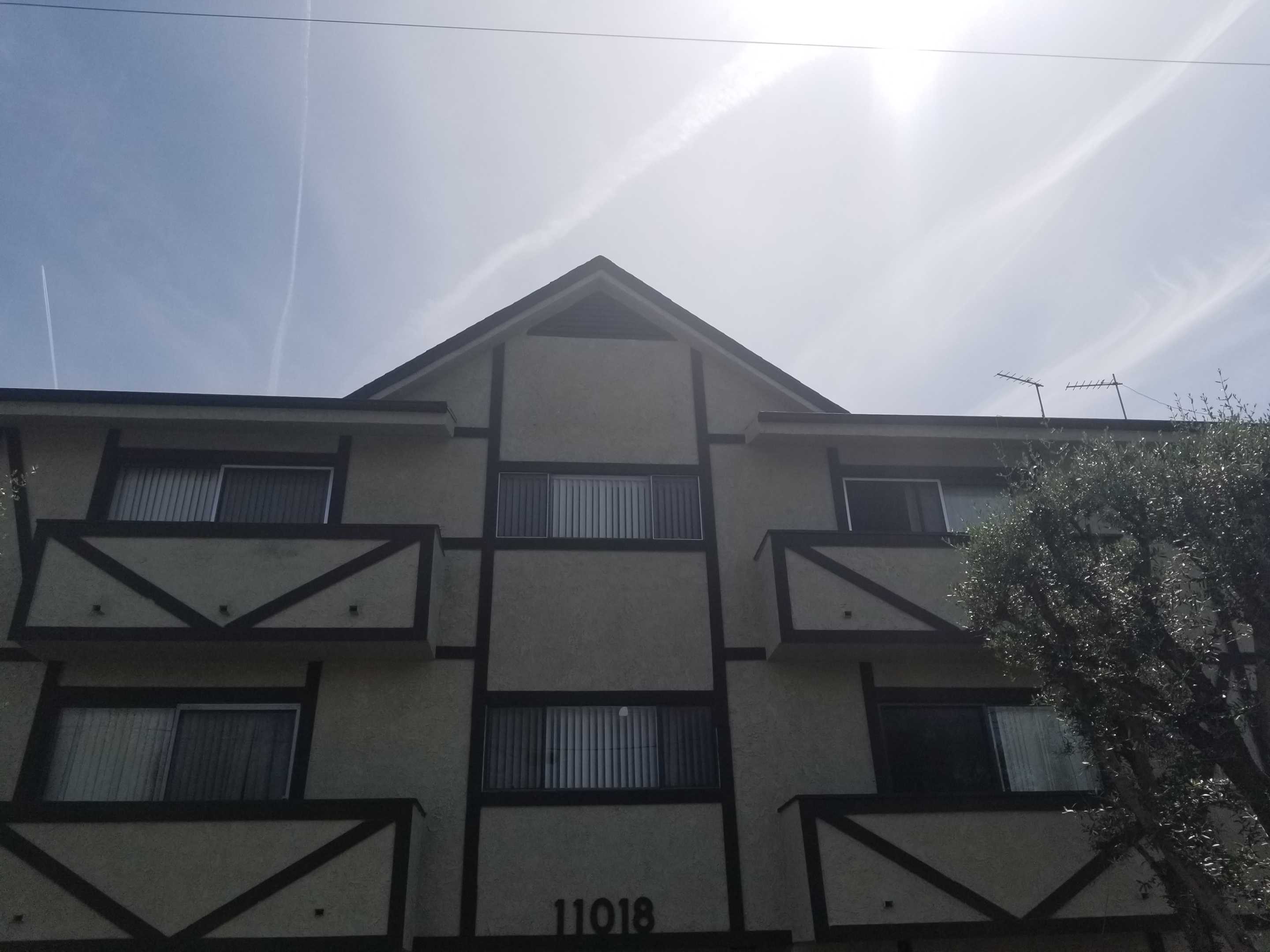 11028 Moorpark Street Unit 303