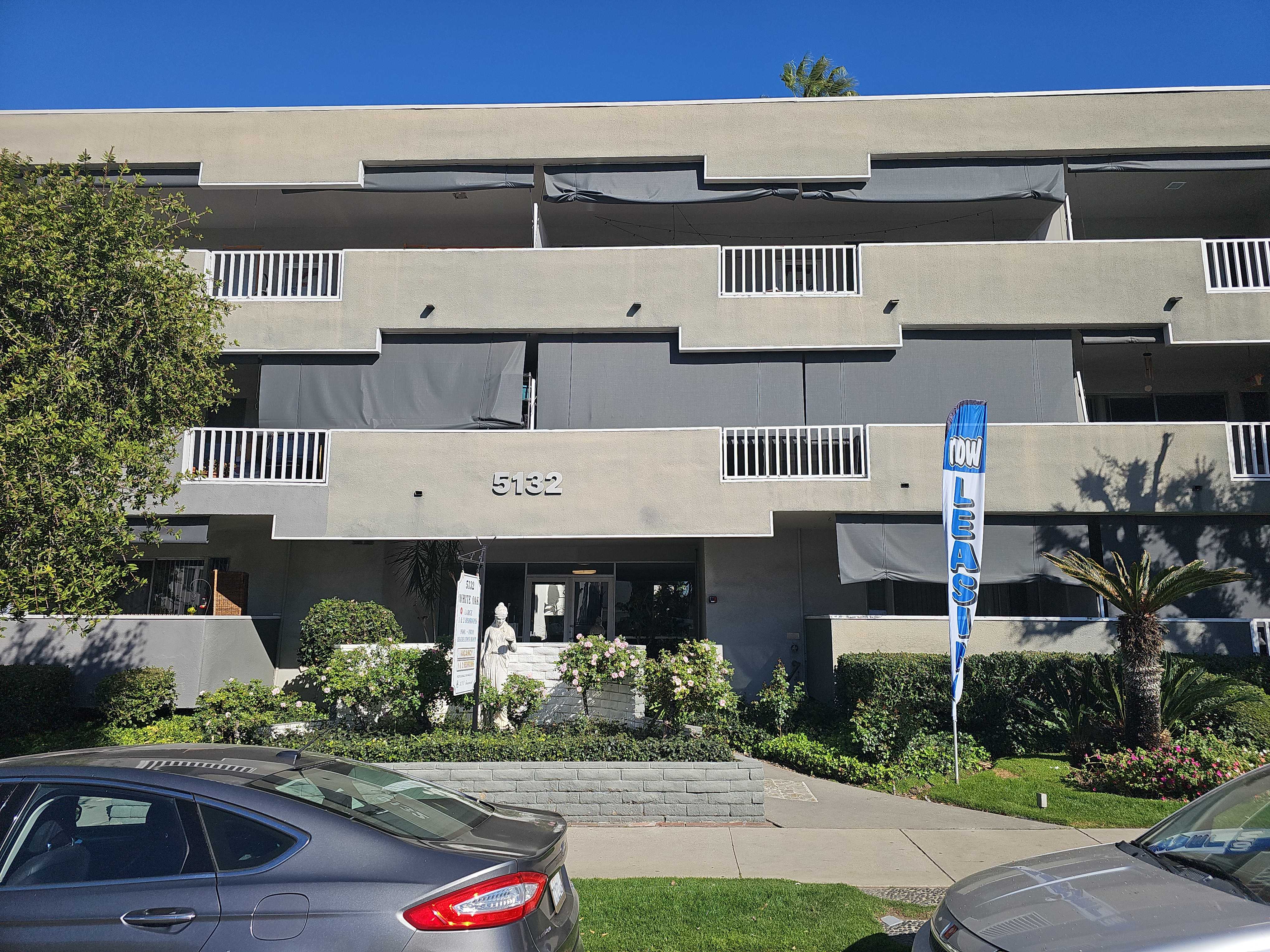 5142 White Oak Avenue Unit 221 · Photo 1
