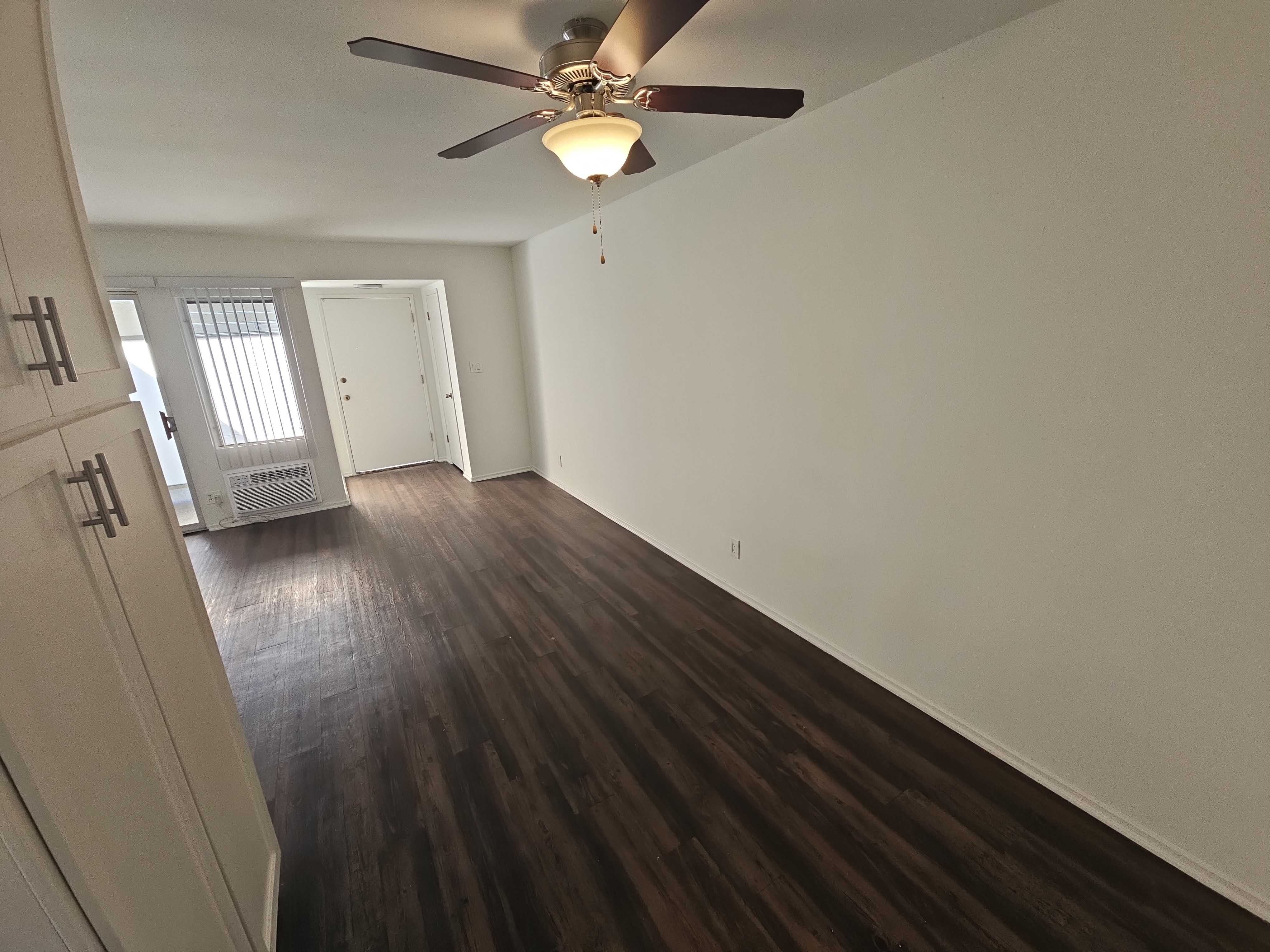 5142 White Oak Avenue Unit 221