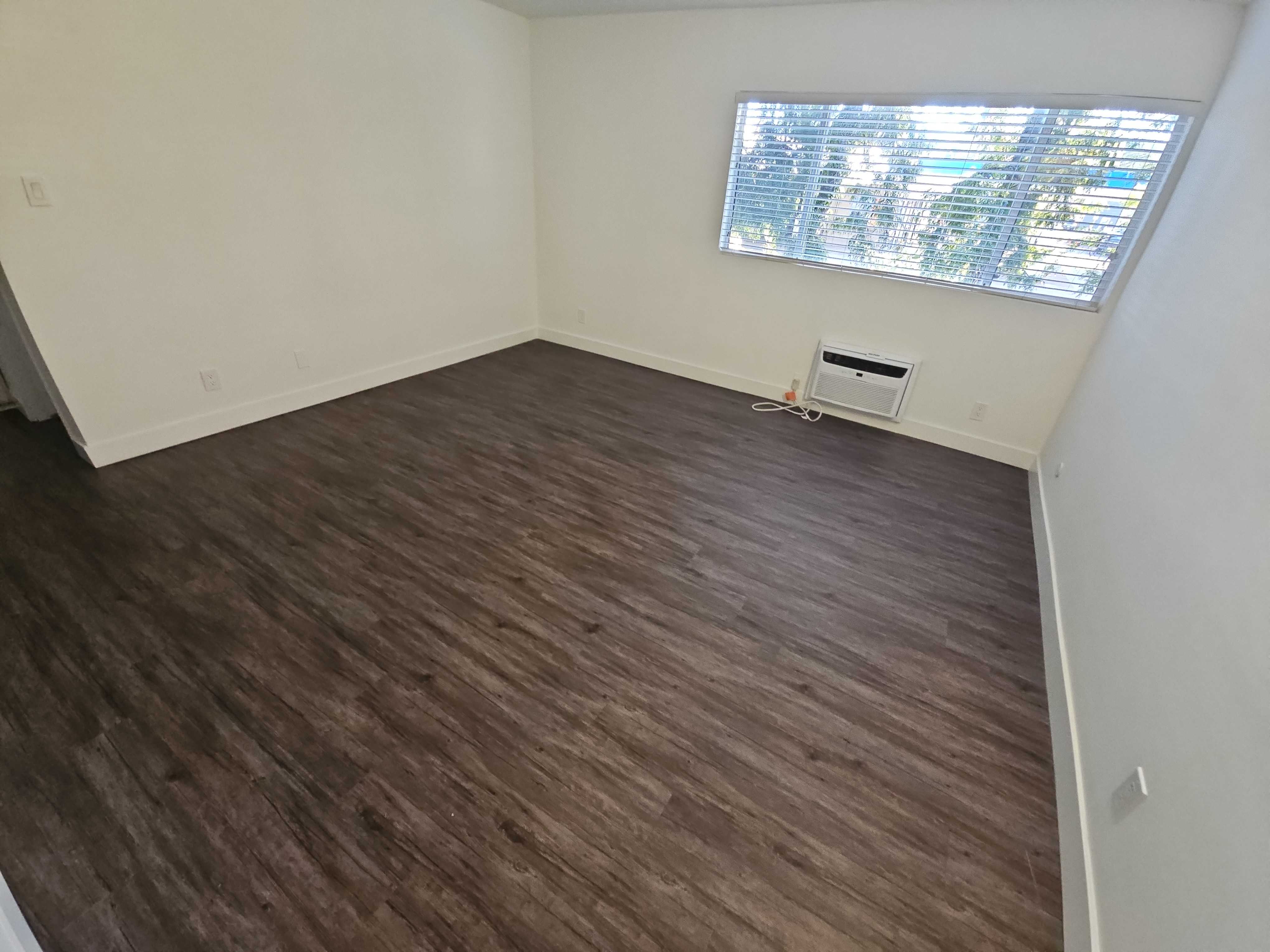 5142 White Oak Avenue Unit 221