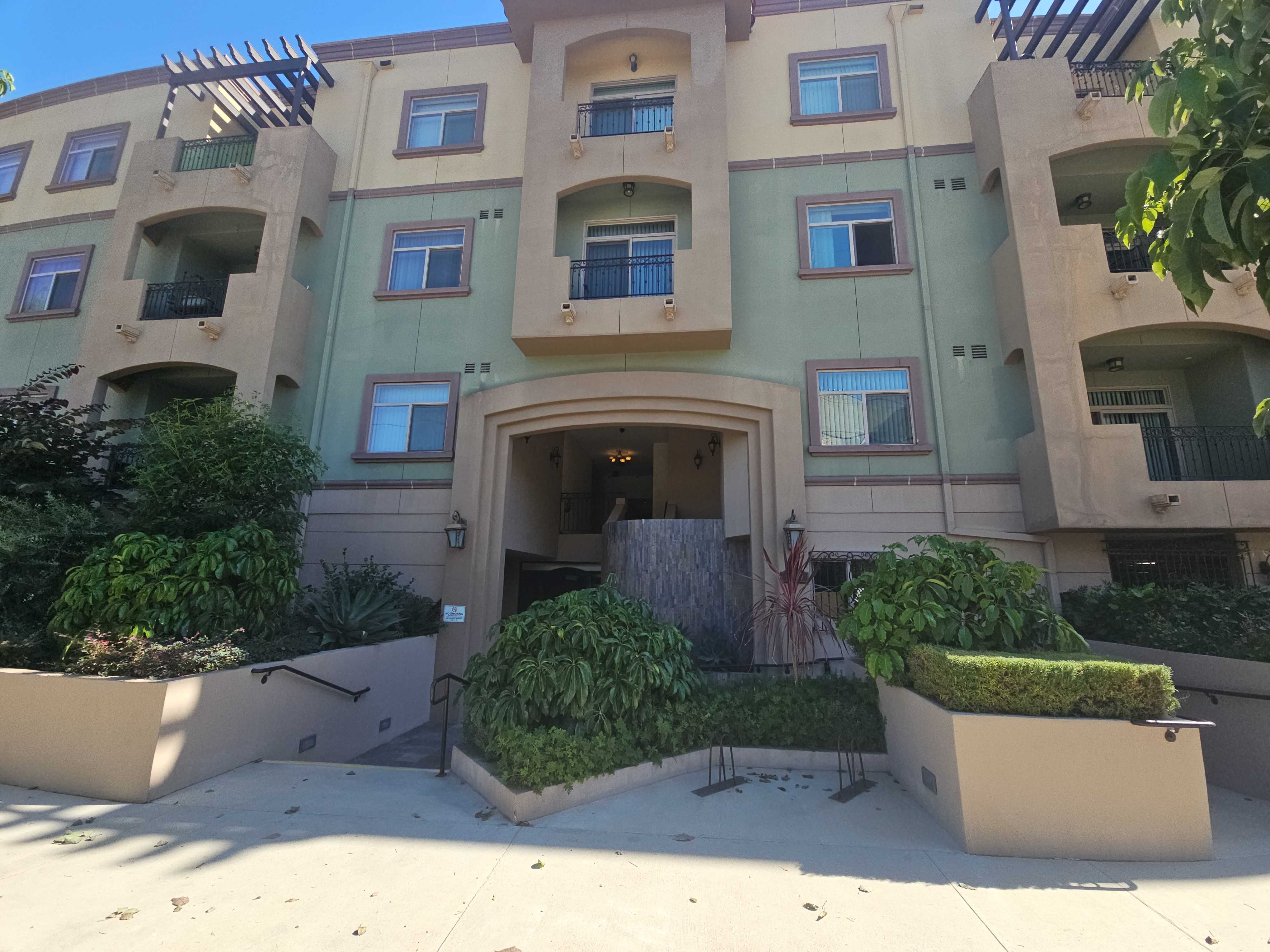 10960 Bloomfield Street Unit PH-16