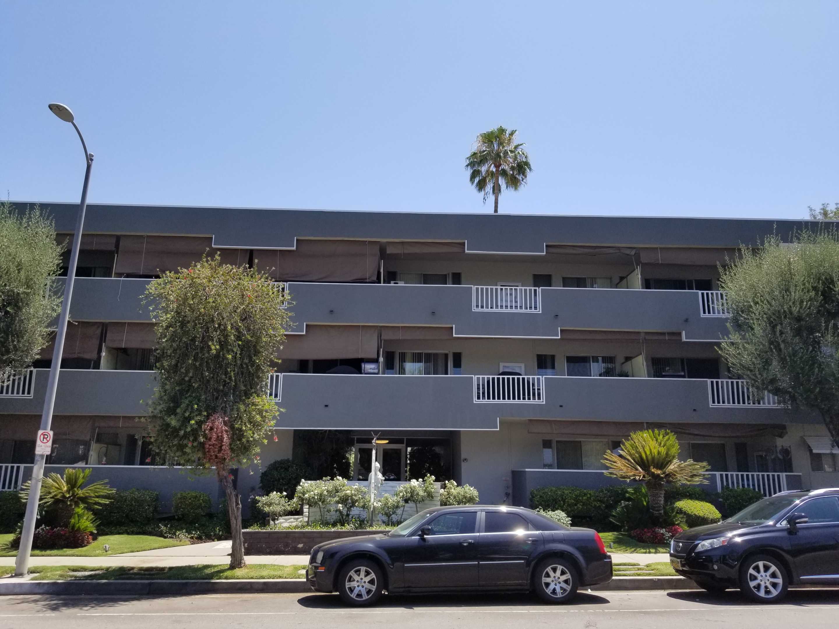5142 White Oak Avenue Unit 218 · Photo 1