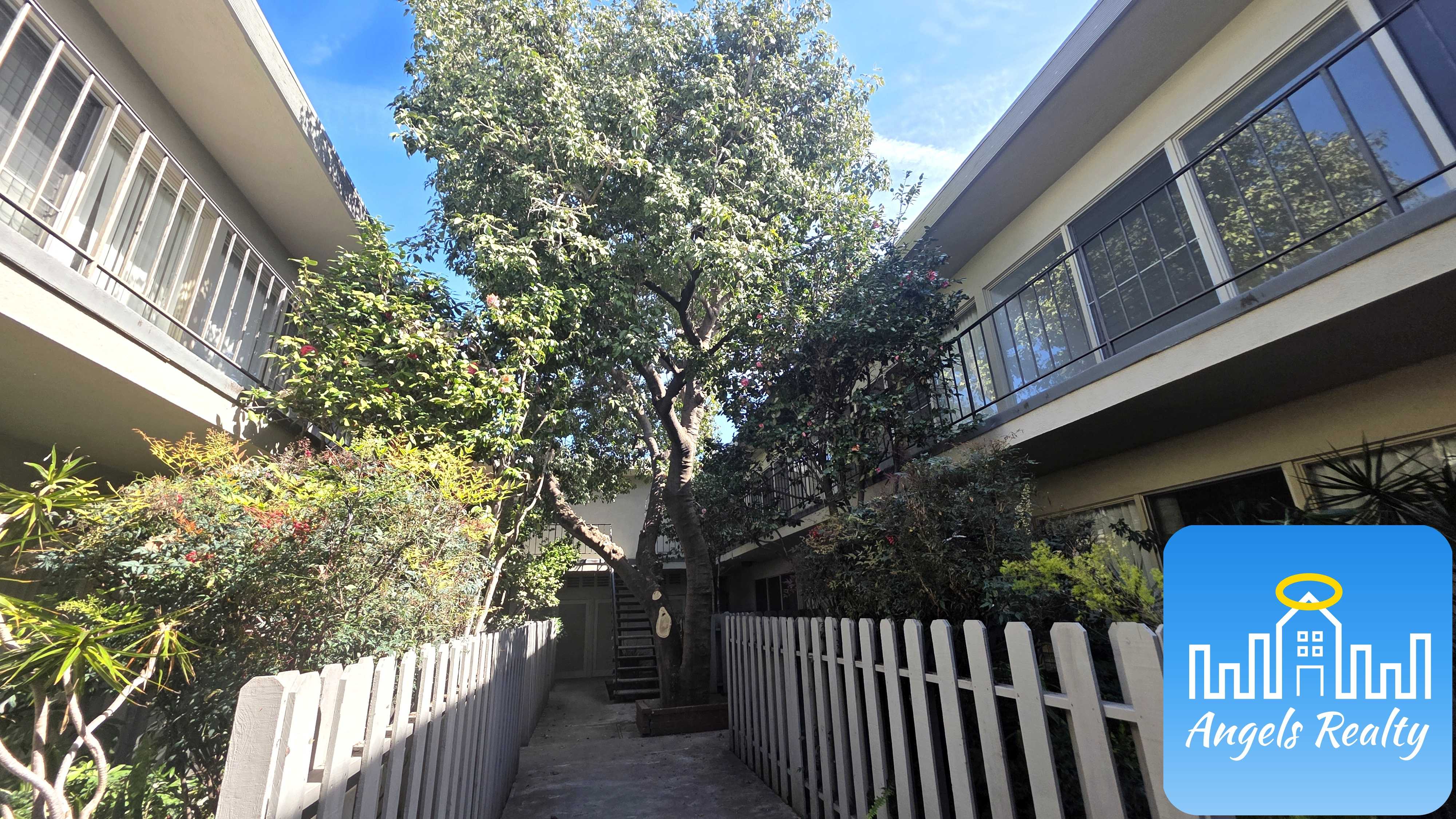 1666 Federal Avenue Unit 17