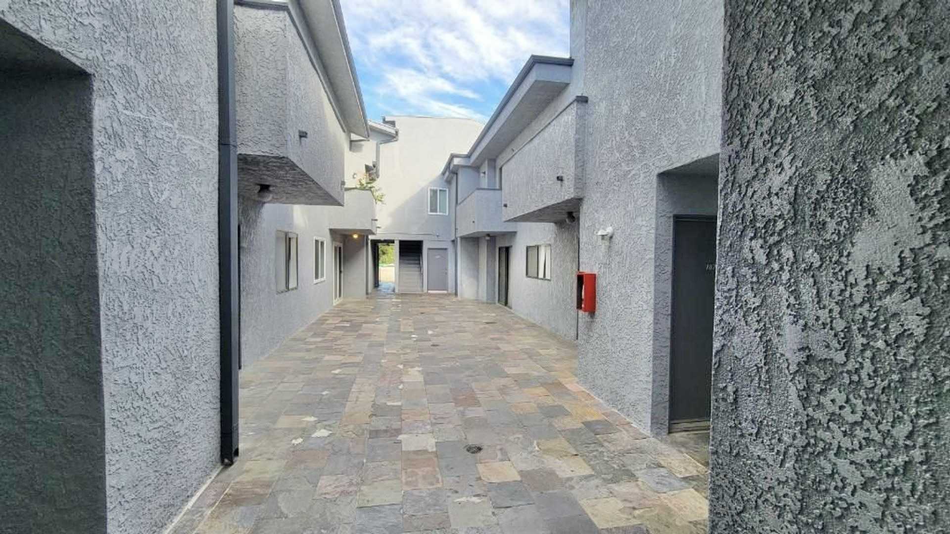 13357 Victory Boulevard Unit 201