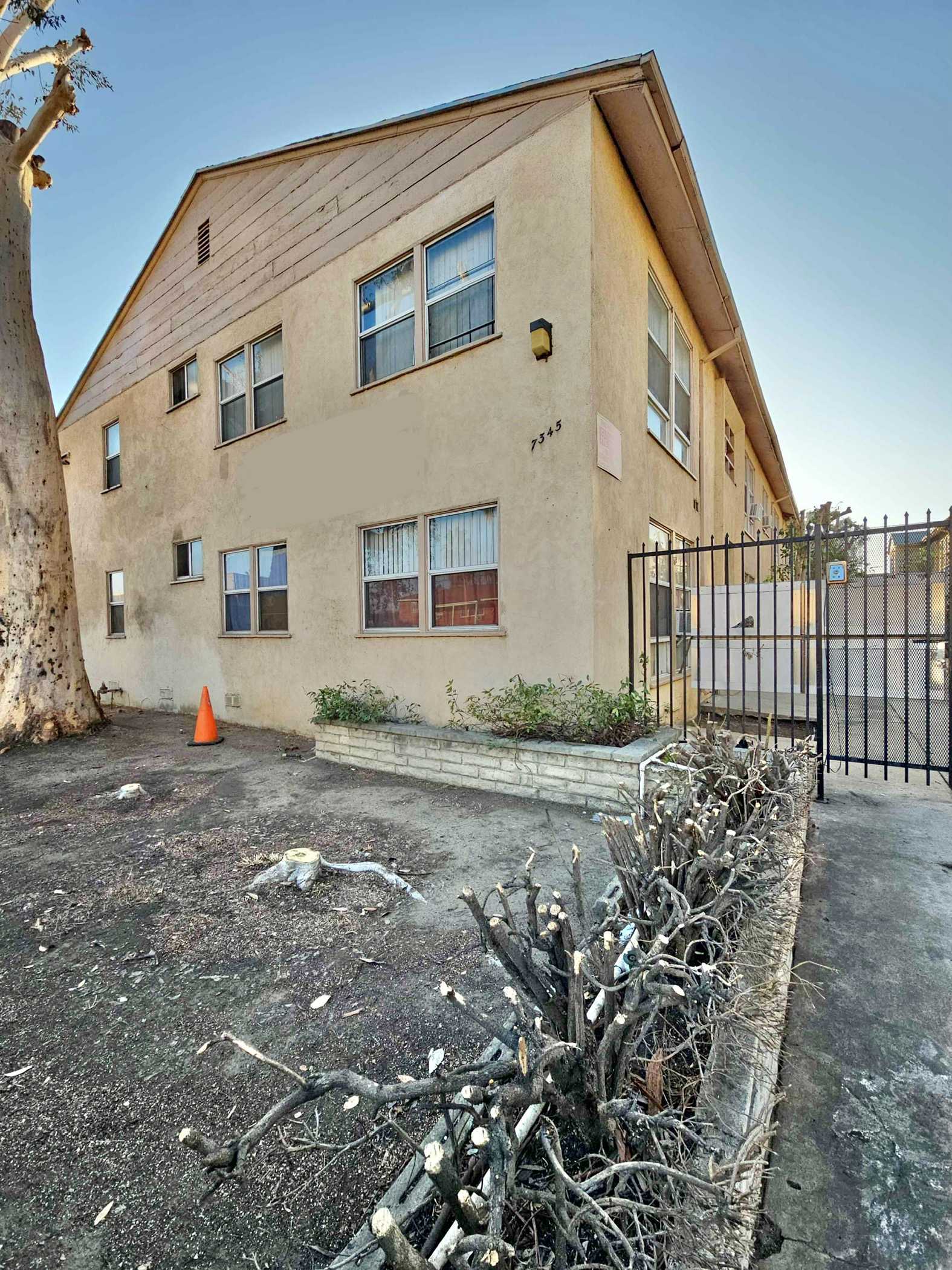 7345 Woodman Avenue Unit 5 · Photo 1