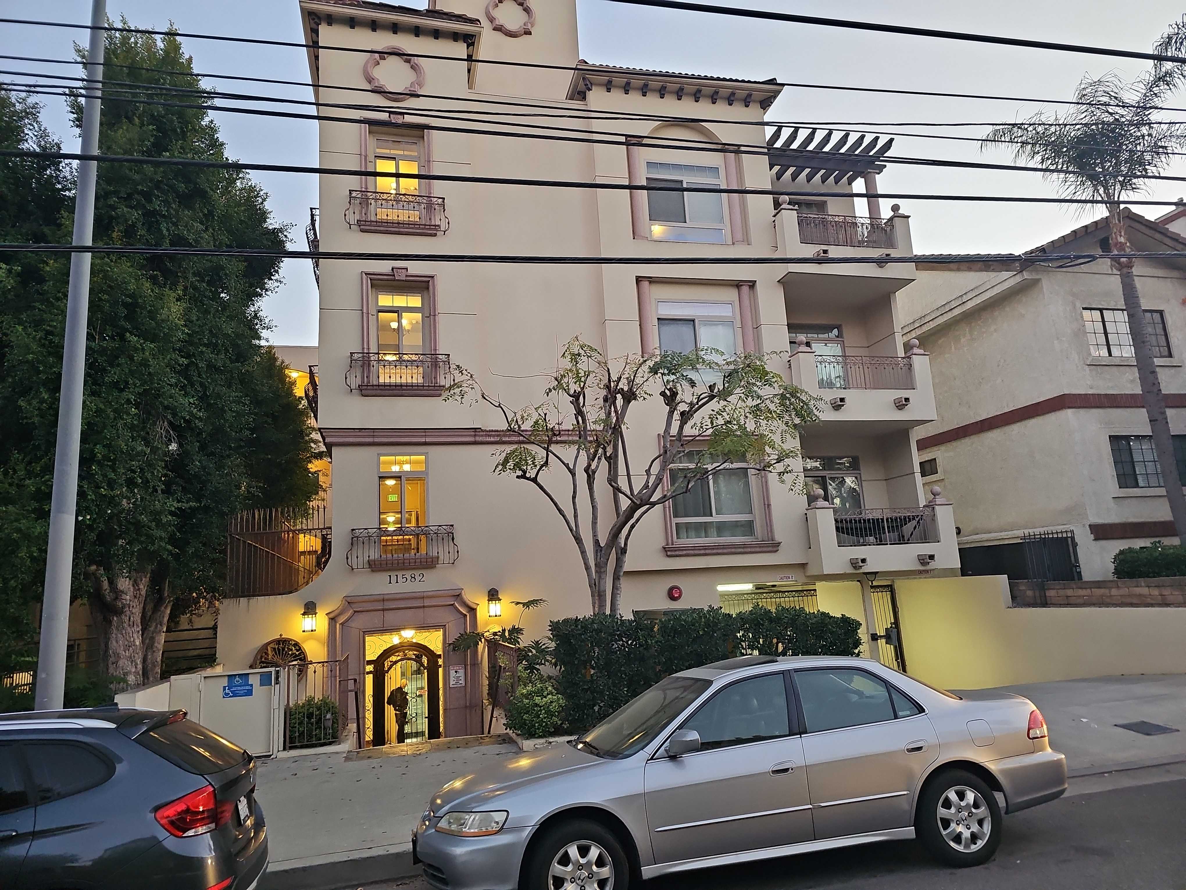 11582 Moorpark Street Unit 201 · Photo 1