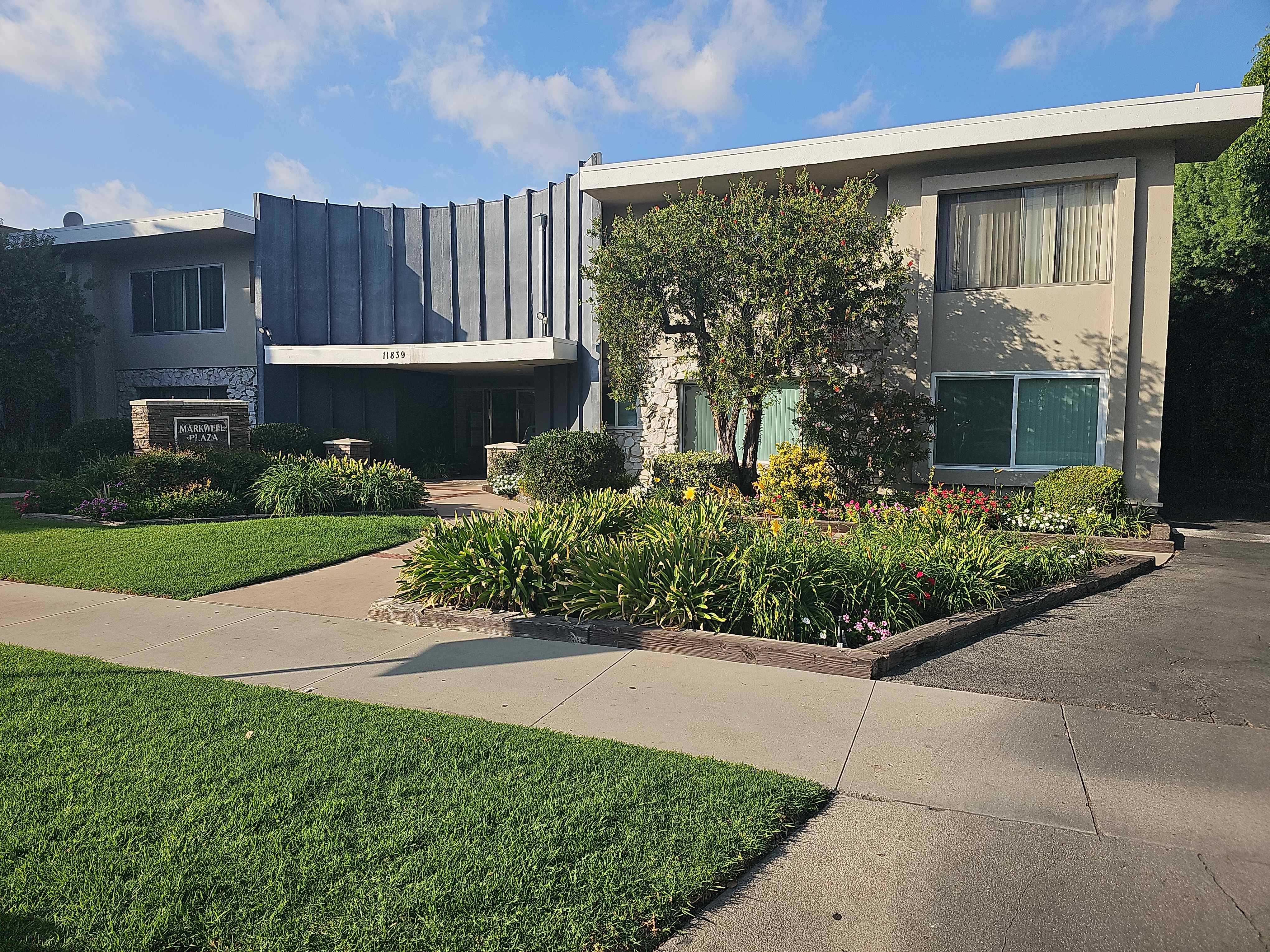 11849 Magnolia Boulevard Unit 19