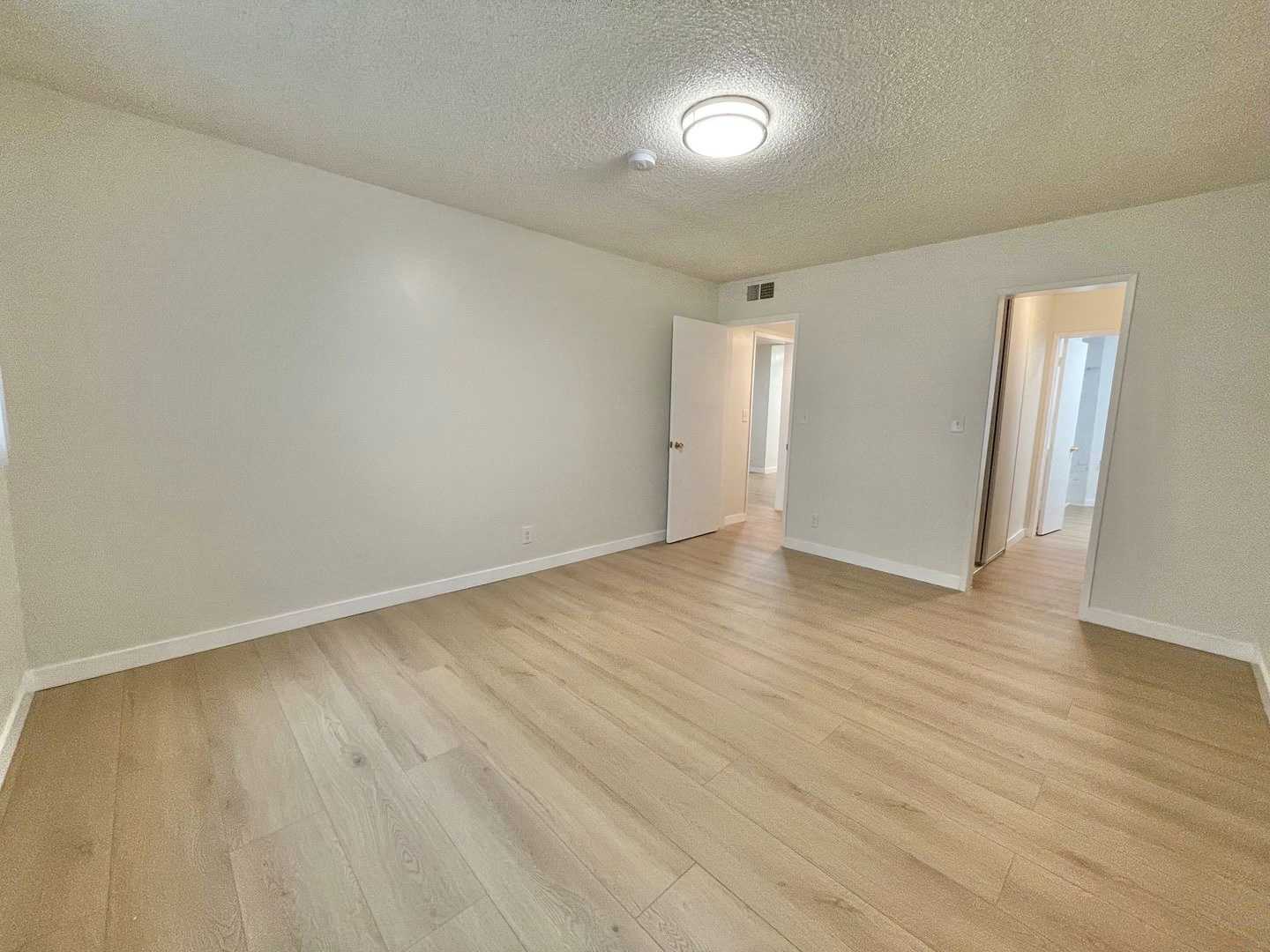 6049 Whitsett Avenue Unit 102