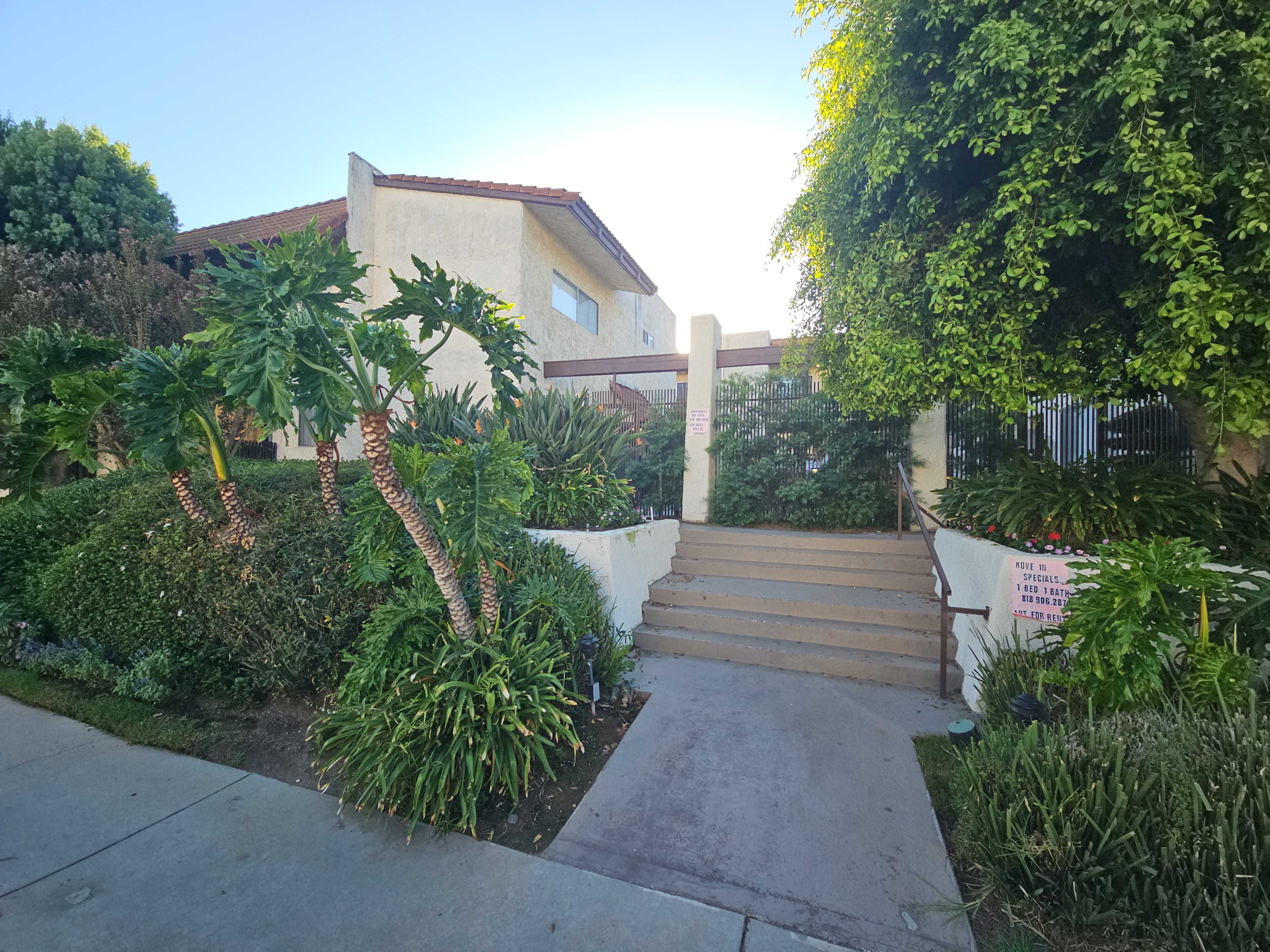 5055 Woodman Avenue Unit 208