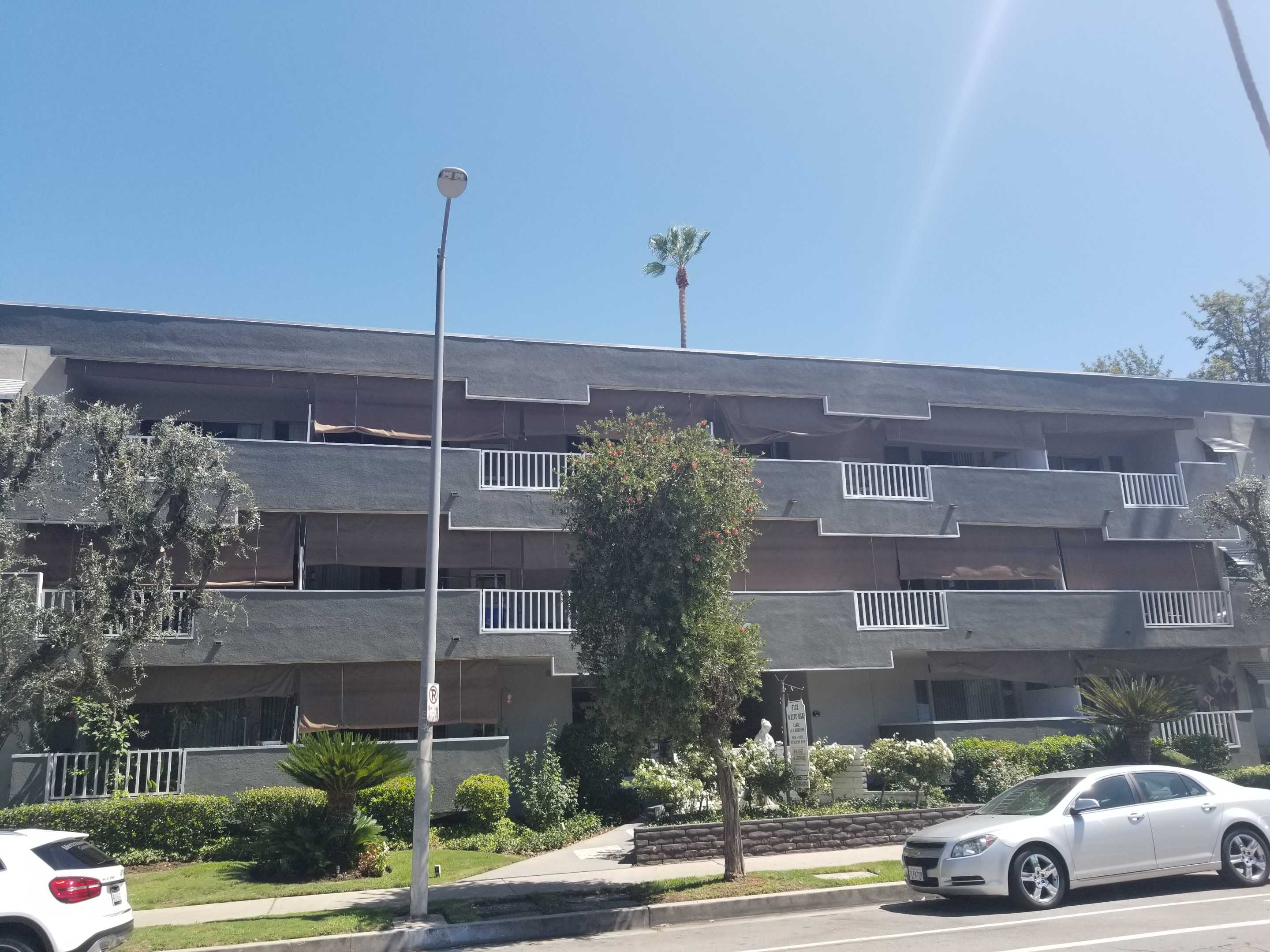 5142 White Oak Avenue Unit 318 · Photo 1