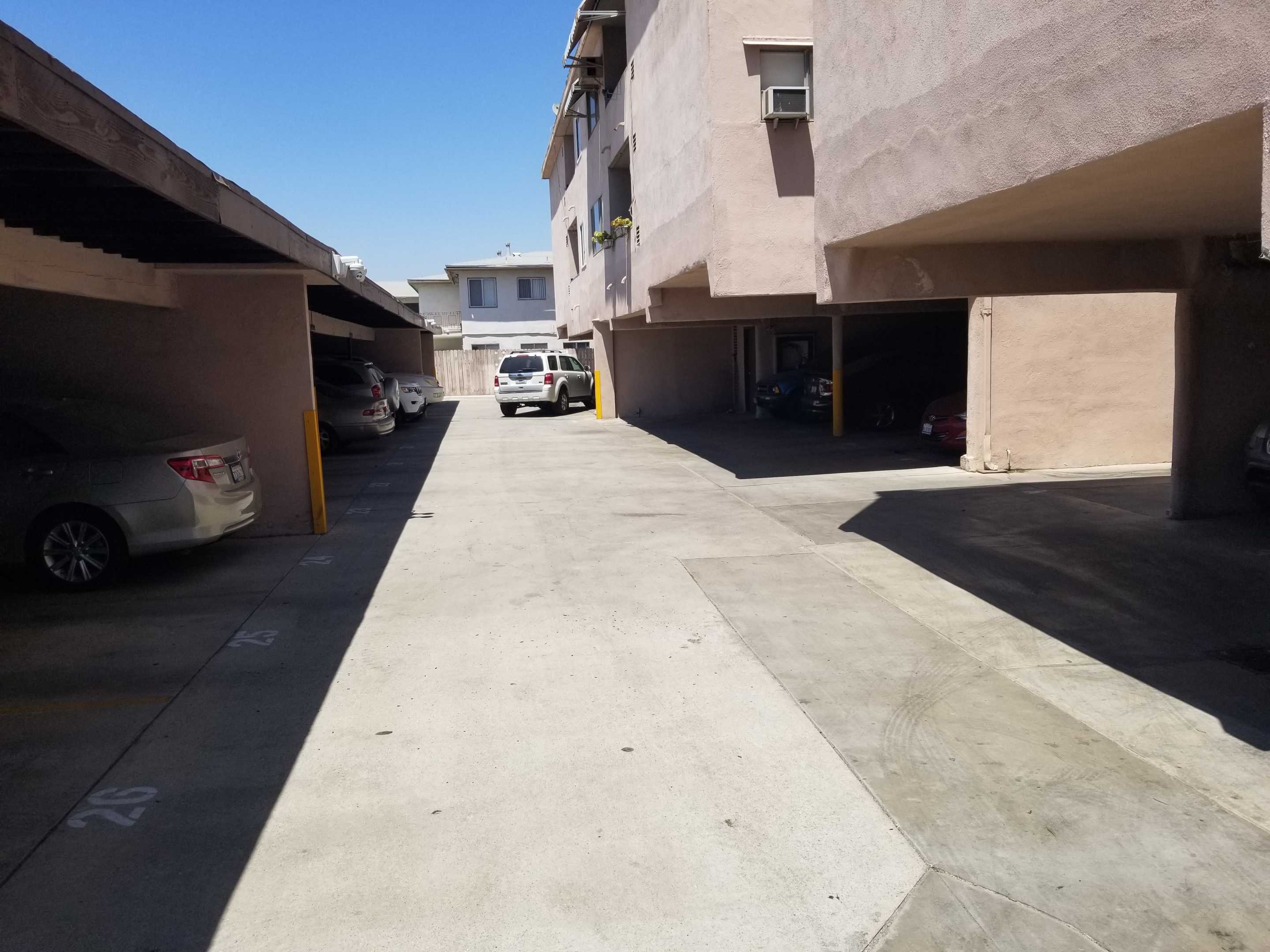 6049 Whitsett Avenue Unit 208