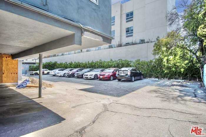 5621 Fulcher Avenue Unit 19