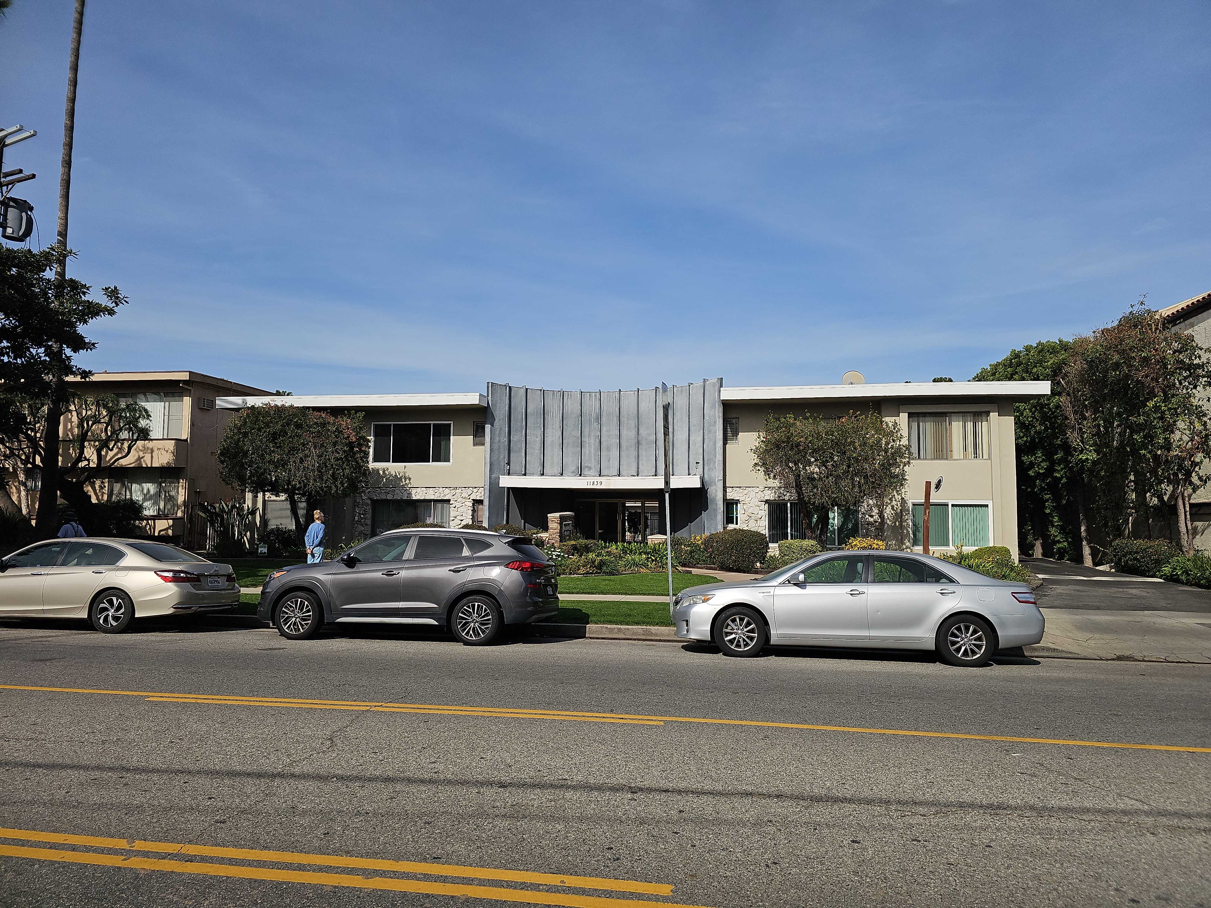 11849 Magnolia Boulevard Unit 11 · Photo 1