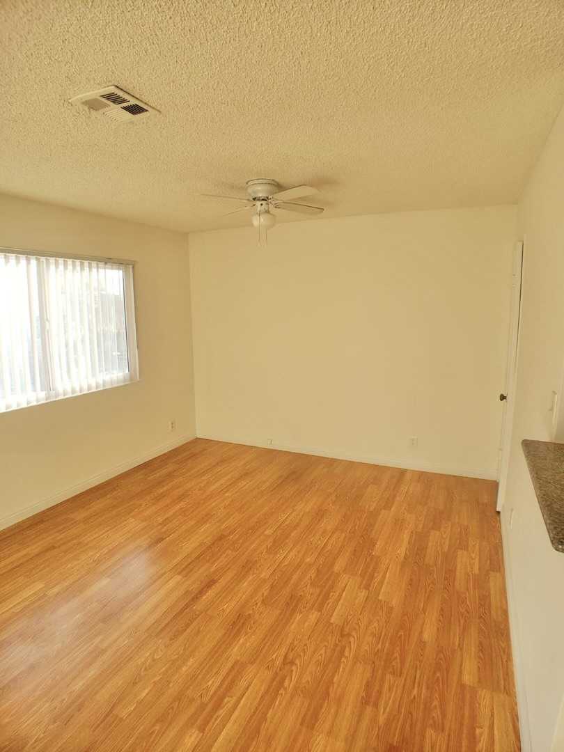 14811 Delano Street Unit 8